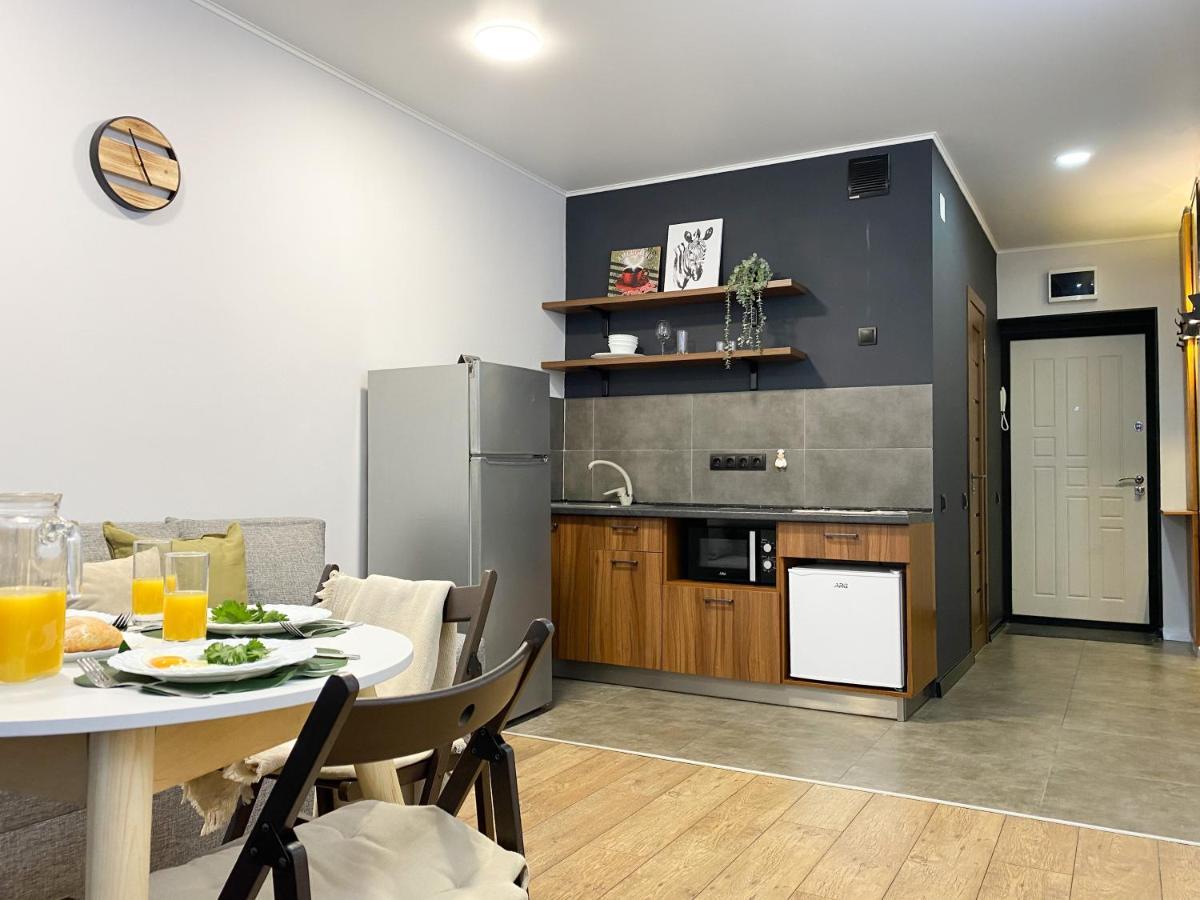 Студия В Стиле Loft В Центре Города Alma-Ata Exteriör bild