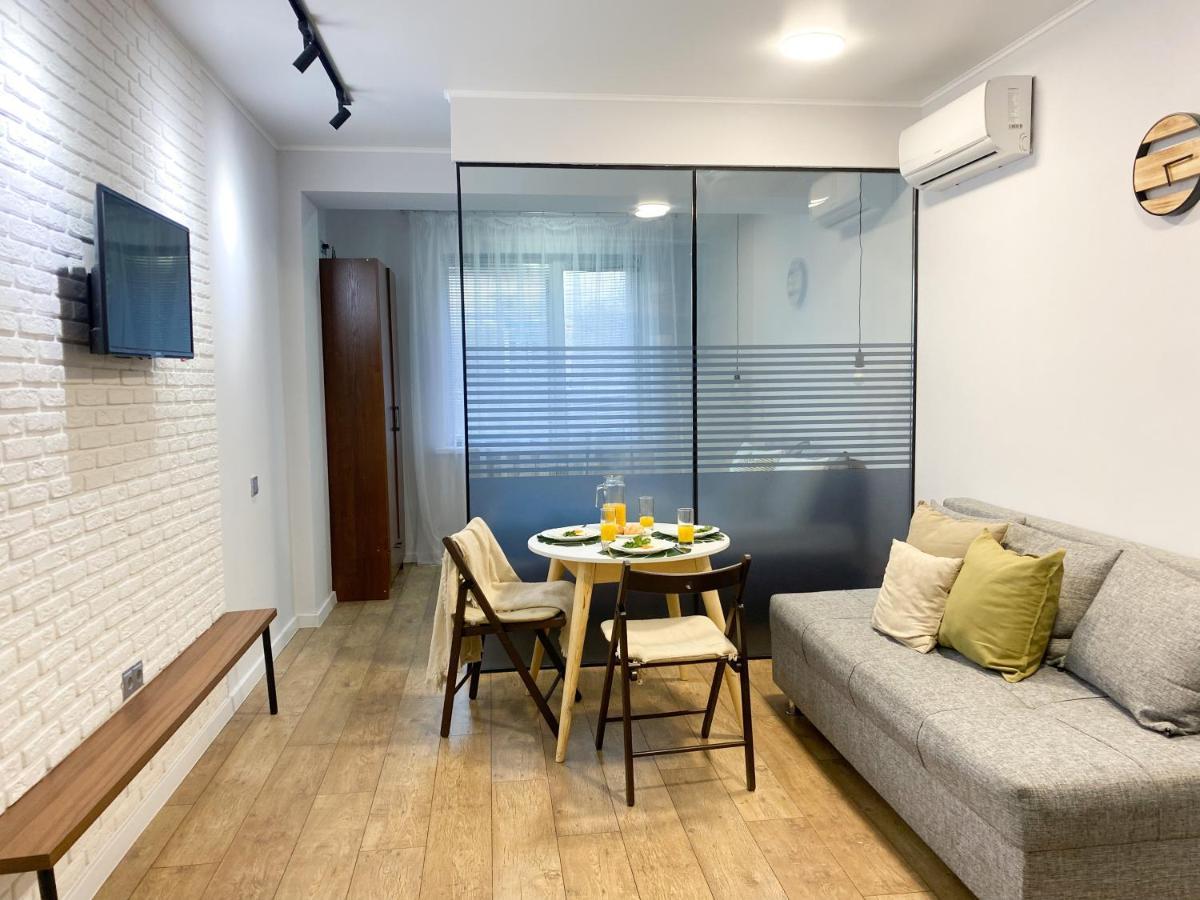 Студия В Стиле Loft В Центре Города Alma-Ata Exteriör bild