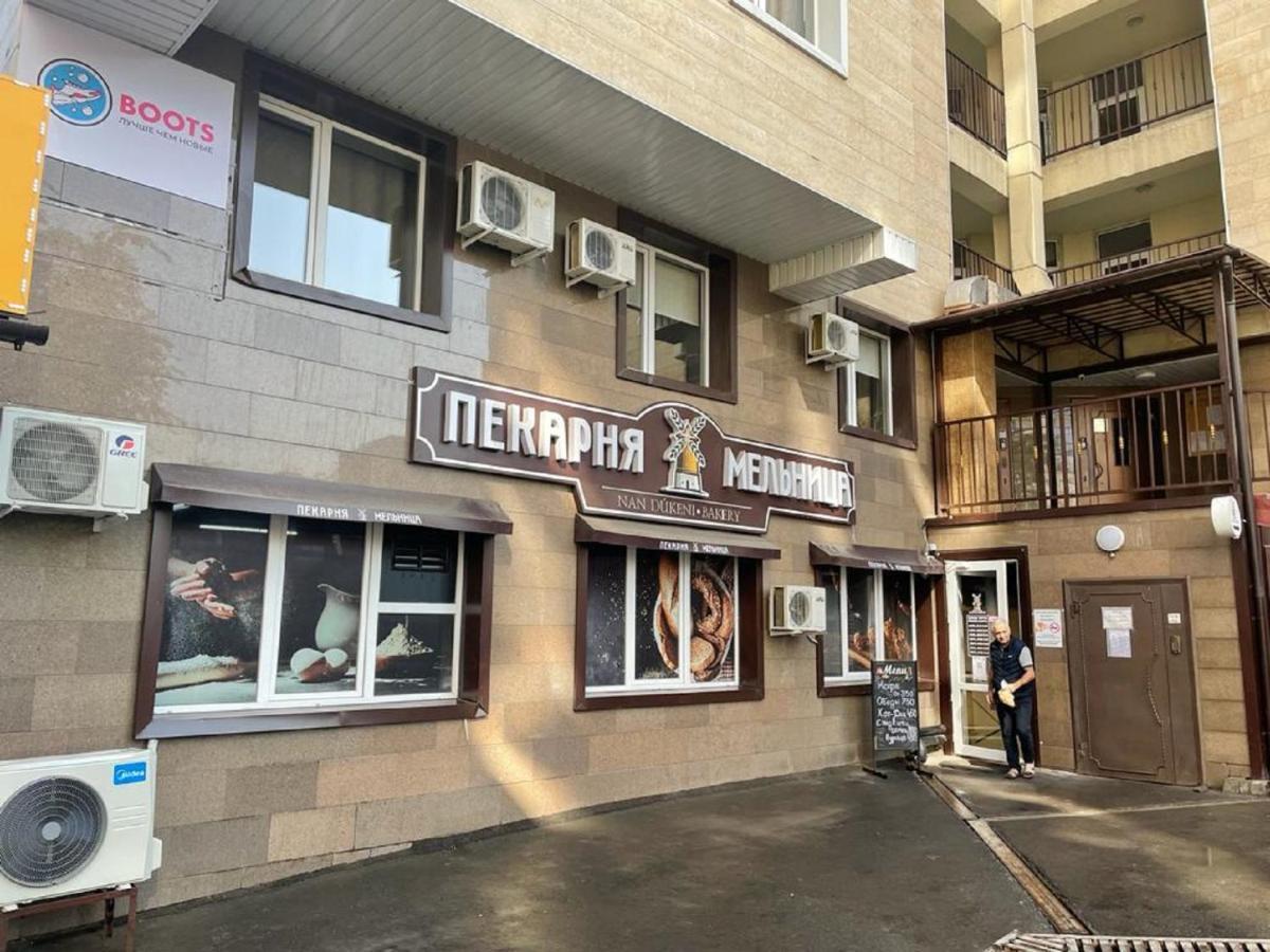 Студия В Стиле Loft В Центре Города Alma-Ata Exteriör bild
