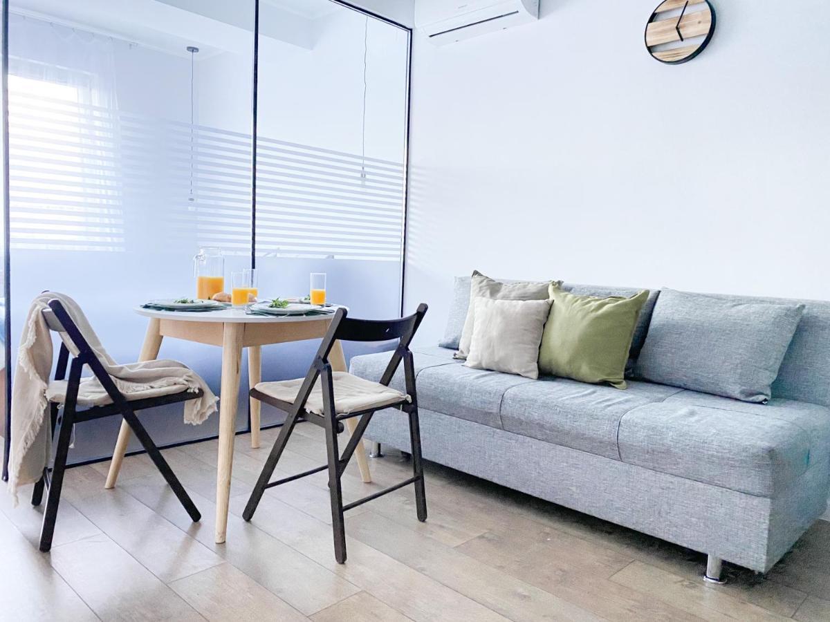 Студия В Стиле Loft В Центре Города Alma-Ata Exteriör bild