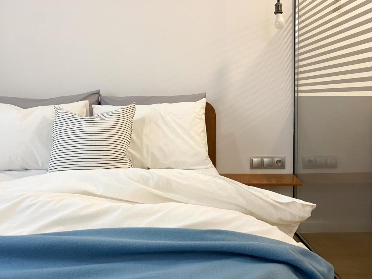 Студия В Стиле Loft В Центре Города Alma-Ata Exteriör bild